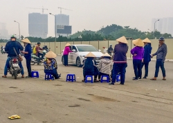 Vé trận Việt Nam – UAE: "Cò" chợ đen mòn mỏi chờ người mua