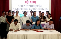 Tập huấn chương trình “Bảo vệ Blouse trắng” và ký cam kết giảm thiểu rác thải nhựa