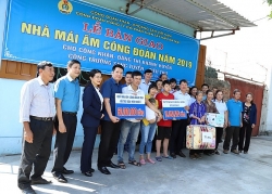 Trao “Mái ấm công đoàn” cho gia đình công nhân có hoàn cảnh khó khăn