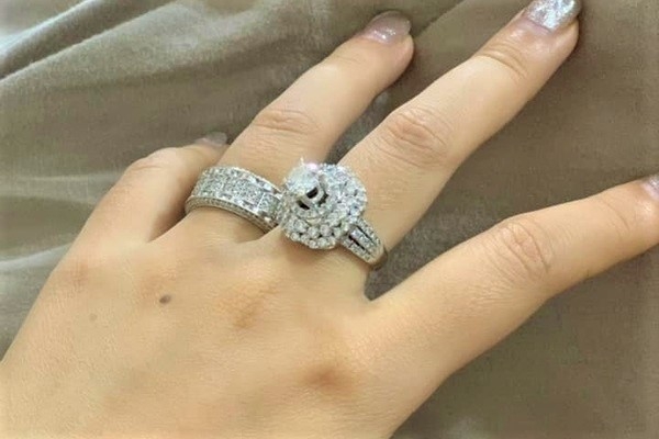 Công nhân môi trường nhặt được nhẫn kim cương, tìm cách trả lại cho người mất