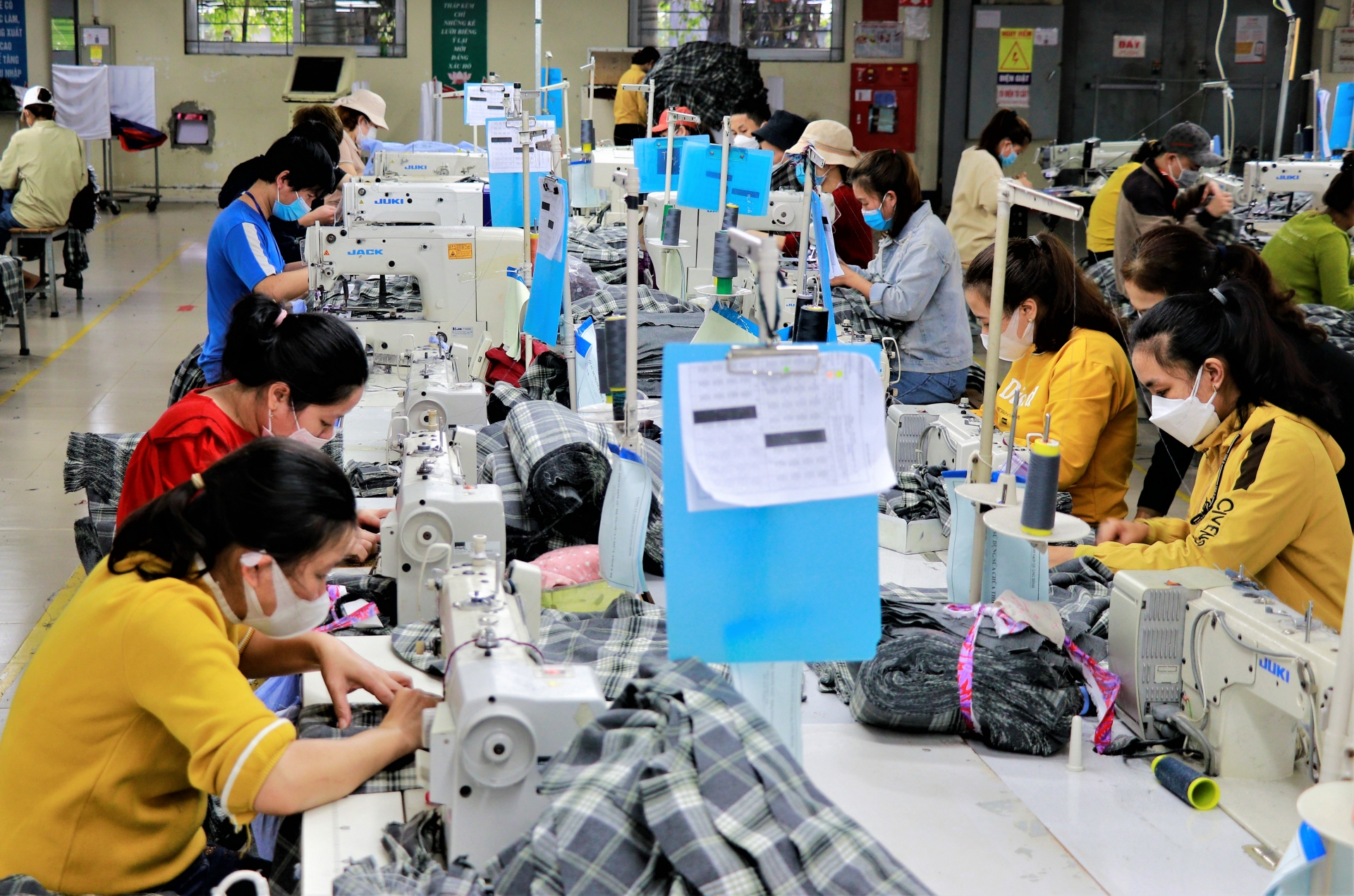 Công đoàn KKT tỉnh Quảng Bình tăng cường chỉ đạo thực hiện nghiêm túc công tác ATVSLĐ Công đoàn KKT tỉnh Quảng Bình tăng cường chỉ đạo thực hiện nghiêm túc công tác ATVSLĐ