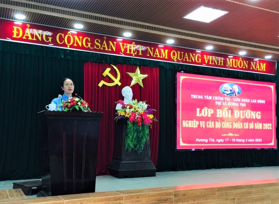 LĐLĐ thị xã Hương Trà (Huế): Bồi dưỡng nghiệp vụ cán bộ CĐCS trong giai đoạn mới