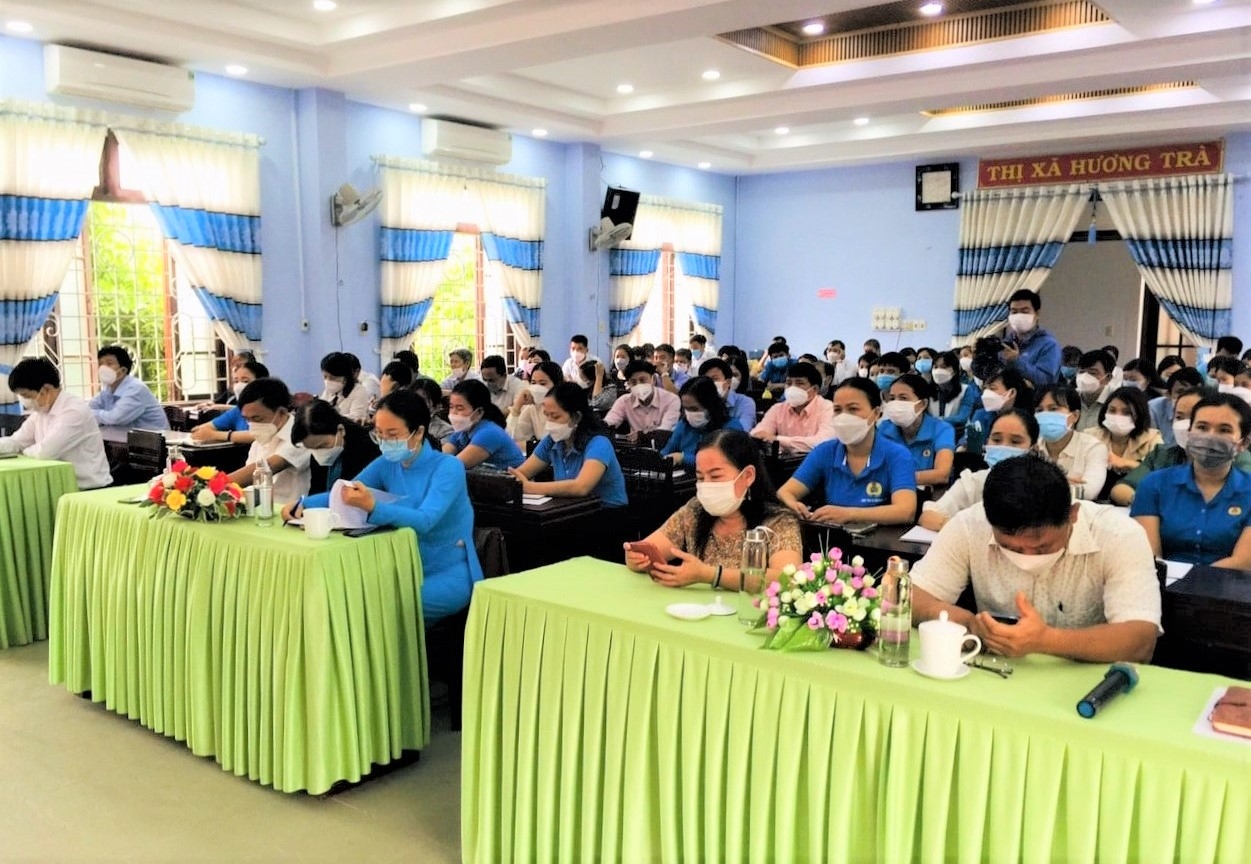 LĐLĐ thị xã Hương Trà (Huế): Bồi dưỡng nghiệp vụ cán bộ CĐCS trong giai đoạn mới