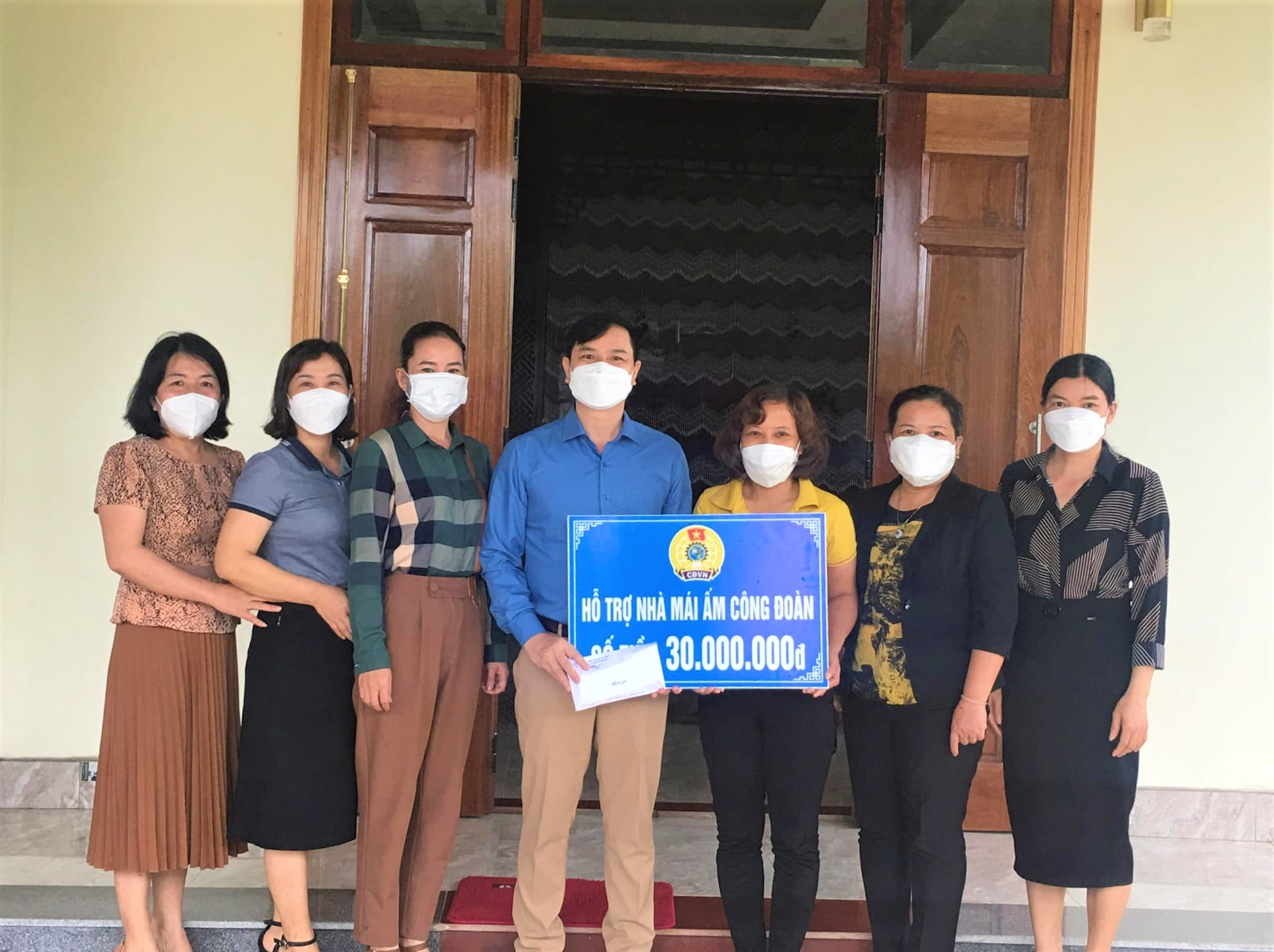 Quảng Bình: LĐLĐ huyện Lệ Thủy hỗ trợ xây mới “Mái ấm Công đoàn” cho đoàn viên khó khăn Quảng Bình: LĐLĐ huyện Lệ Thủy hỗ trợ xây mới “Mái ấm Công đoàn” cho đoàn viên khó khăn