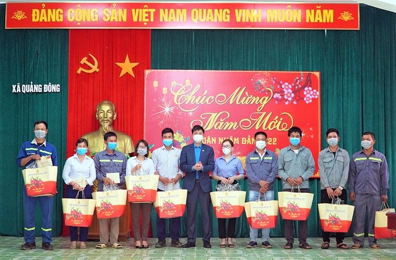 LĐLĐ tỉnh Quảng Bình hỗ trợ hơn 20 tỉ đồng cho đoàn viên, NLĐ khó khăn