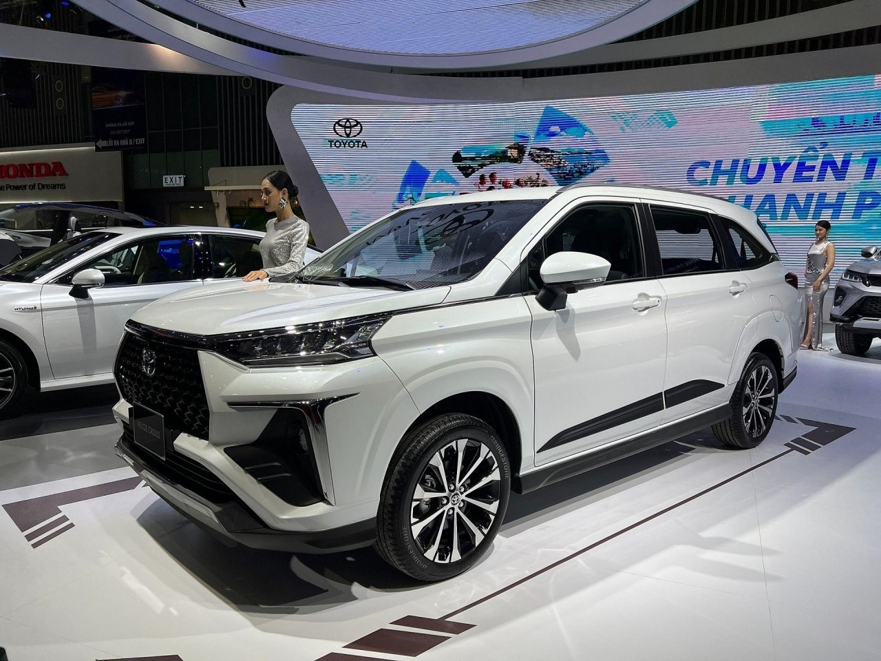 Lộ diện hình ảnh khác biệt của Toyota Veloz Cross khi lắp ráp trong nước Lộ diện hình ảnh khác biệt của Toyota Veloz Cross khi lắp ráp trong nước