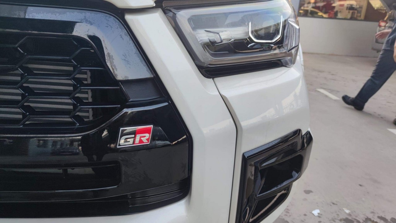 Toyota Hilux phiên bản GS Sport đầu tiên về Việt Nam có giá 1,1 tỷ đồng Toyota Hilux phiên bản GS Sport đầu tiên về Việt Nam có giá 1,1 tỷ đồng