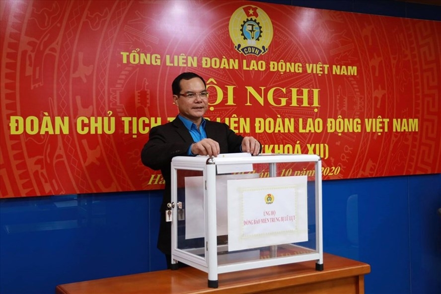 Đoàn Chủ tịch Tổng Liên đoàn Lao động Việt Nam phát động ủng hộ đồng bào miền Trung Đoàn Chủ tịch Tổng Liên đoàn Lao động Việt Nam phát động ủng hộ đồng bào miền Trung