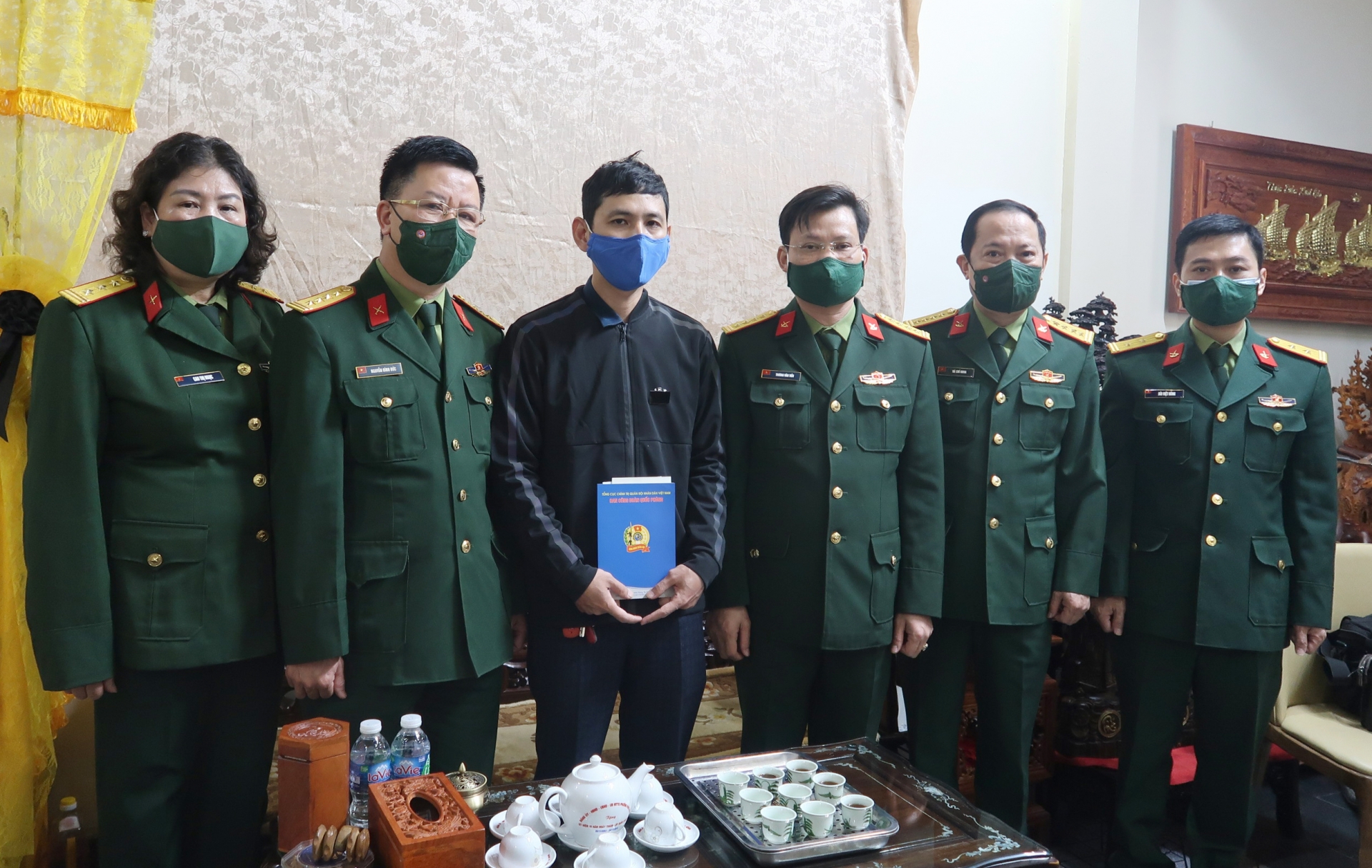Công đoàn Quốc phòng thăm hỏi gia đình cán bộ gặp nạn tại Hội An