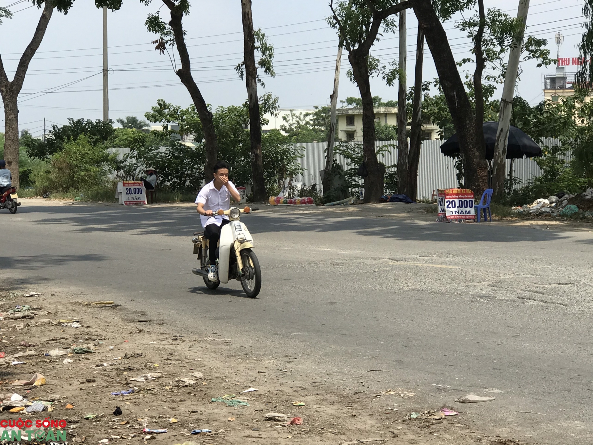 Rác thải "bủa vây" hành hạ công nhân KCN Bắc Thăng Long rac thai bua vay hanh ha cong nhan kcn bac thang long