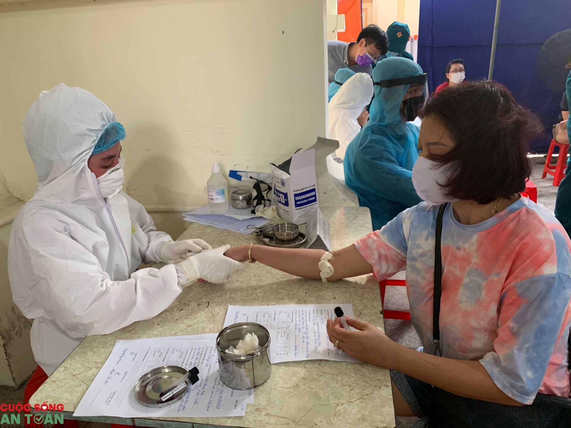 Hà Nội phát hiện thêm một ca dương tính với Covid-19 qua test nhanh ha noi phat hien them mot ca duong tinh voi covid 19 qua test nhanh