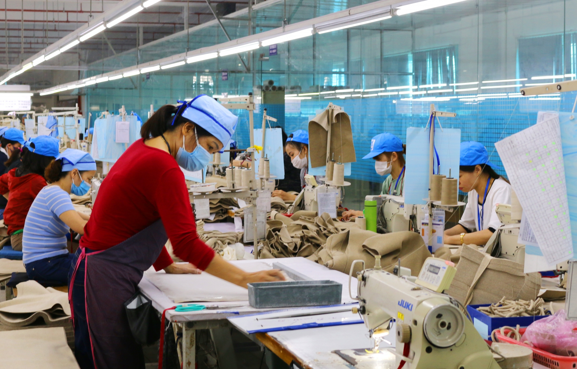 “Cơn khát” tăng ca của công nhân dịp tết “Cơn khát” tăng ca của công nhân dịp tết
