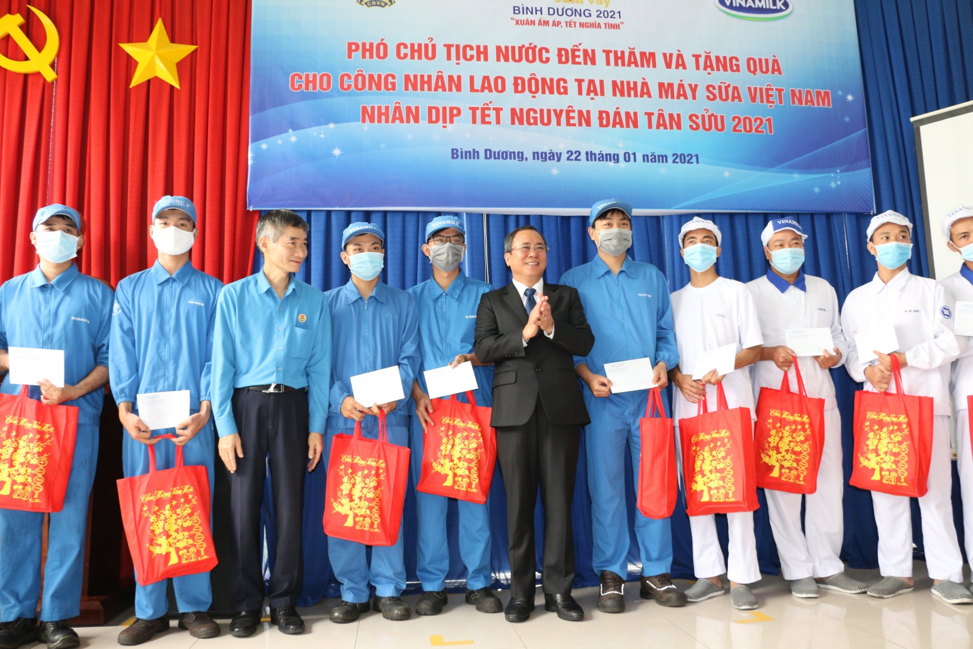 Phó Chủ tịch nước đề nghị cần quan tâm đến những công nhân bám xưởng trong dịp Tết Phó Chủ tịch nước đề nghị cần quan tâm đến những công nhân bám xưởng trong dịp Tết