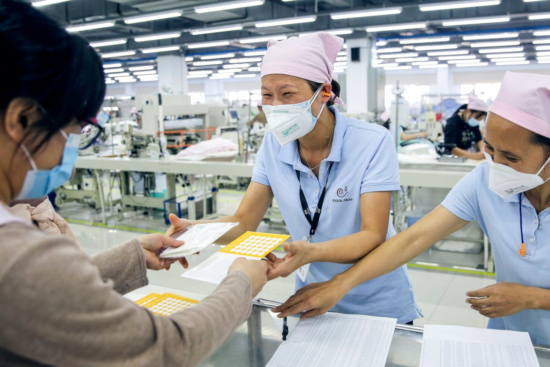 Hỗ trợ tiền cho những công nhân đã lựa chọn “Tết bình an, khoan hãy về”