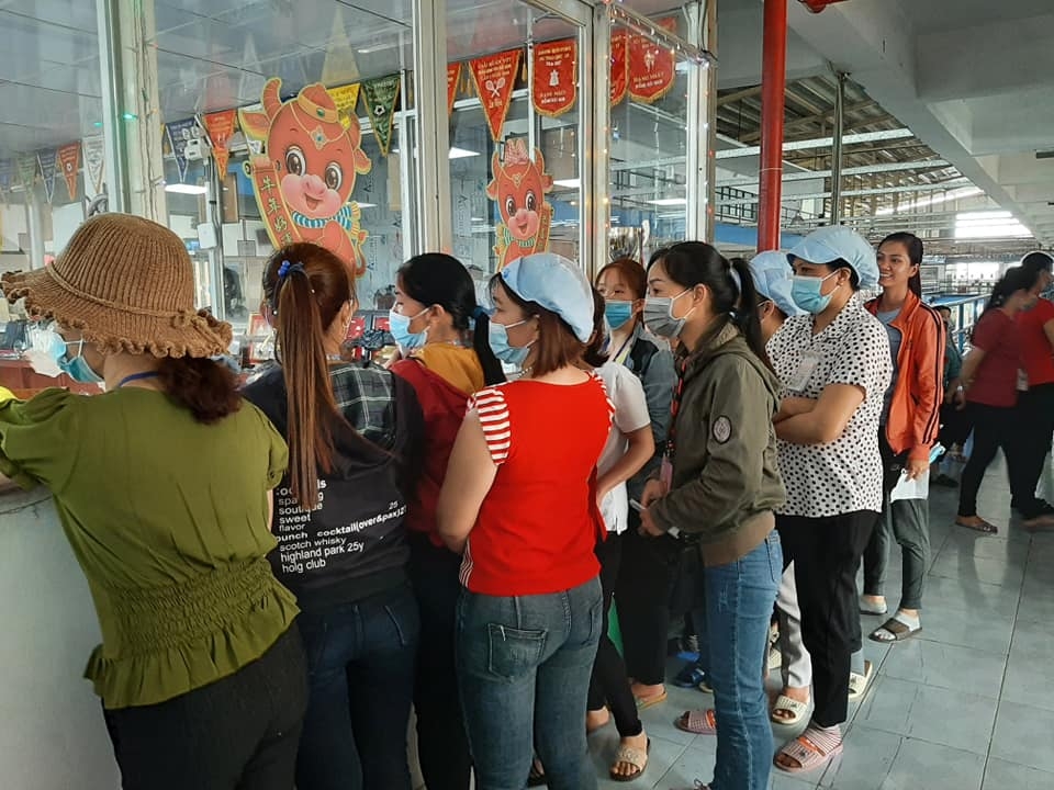 50% công nhân PouYuen VN đã mua vé xe về quê ăn Tết chọn “trả vé, khoan hãy về”