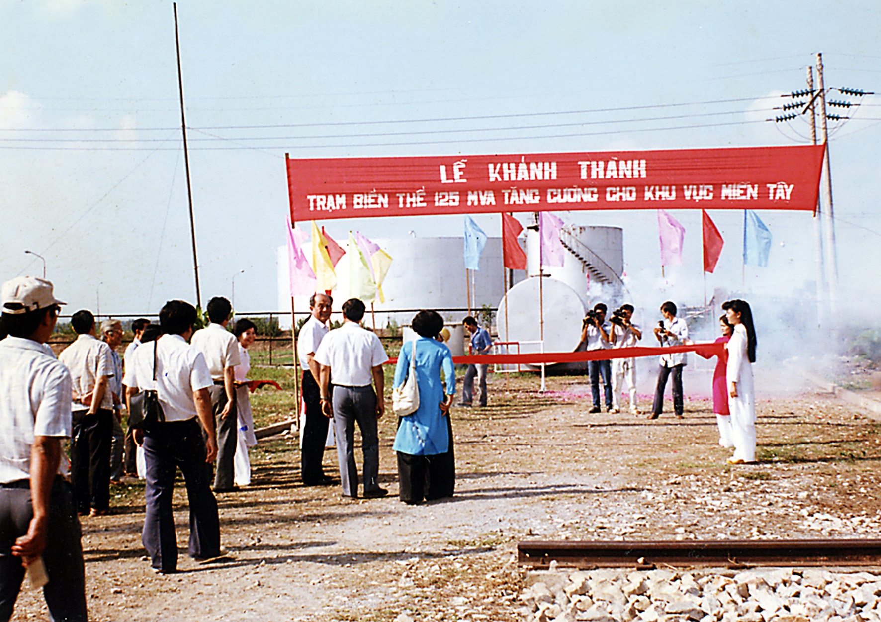 Dấu ấn 45 năm ngành điện miền Nam: “Đột phá, đổi mới, vì người dân phục vụ” dau an 45 nam nganh dien mien nam dot pha doi moi vi nguoi dan phuc vu