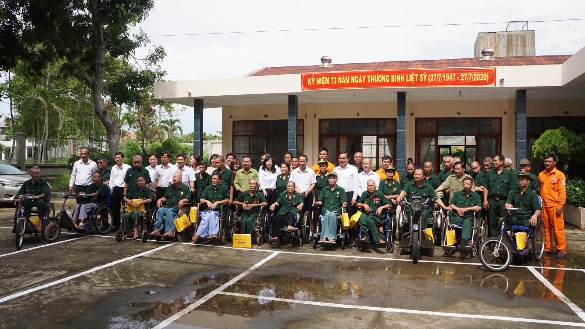 Các chú, các bác thương binh đã vì đất nước mà hy sinh một phần thân thể, thanh xuân cac chu cac bac thuong binh da vi dat nuoc ma hy sinh mot phan than the thanh xuan