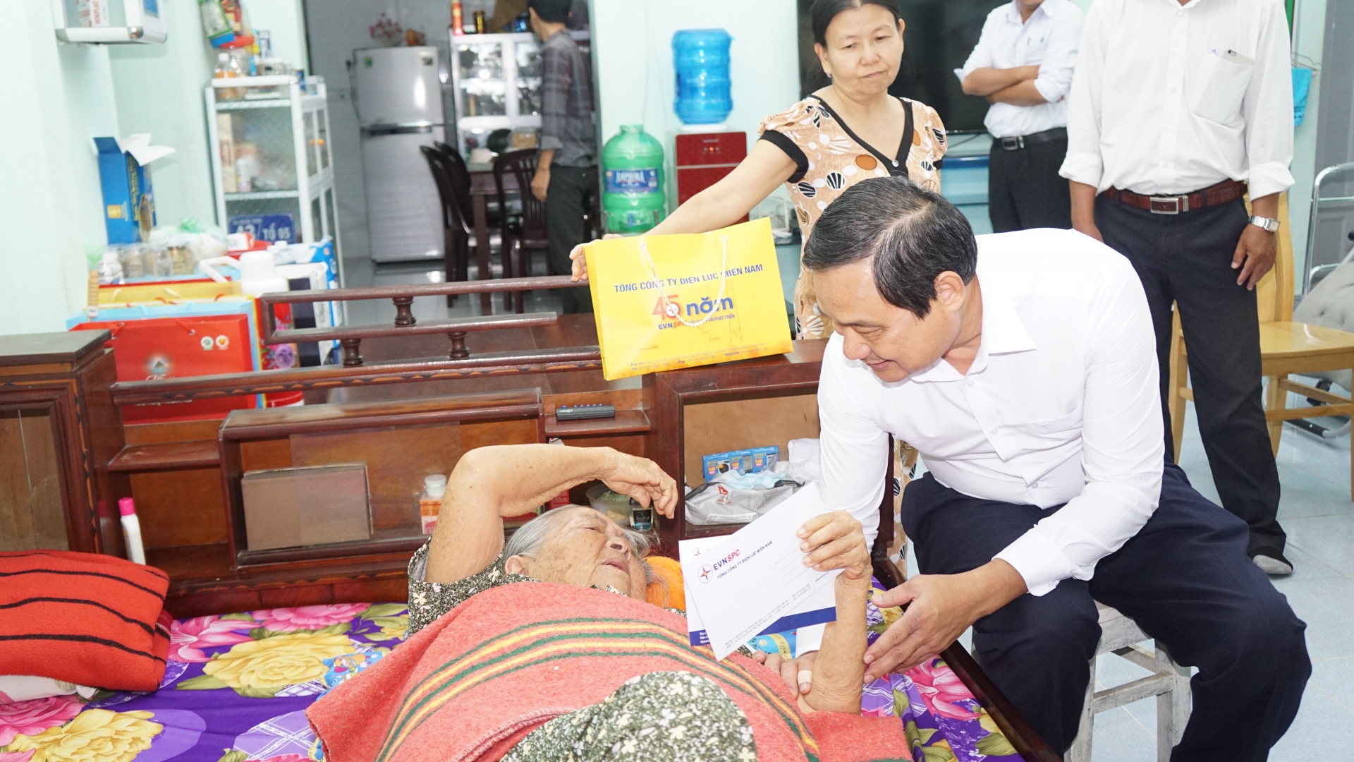 Các chú, các bác thương binh đã vì đất nước mà hy sinh một phần thân thể, thanh xuân cac chu cac bac thuong binh da vi dat nuoc ma hy sinh mot phan than the thanh xuan