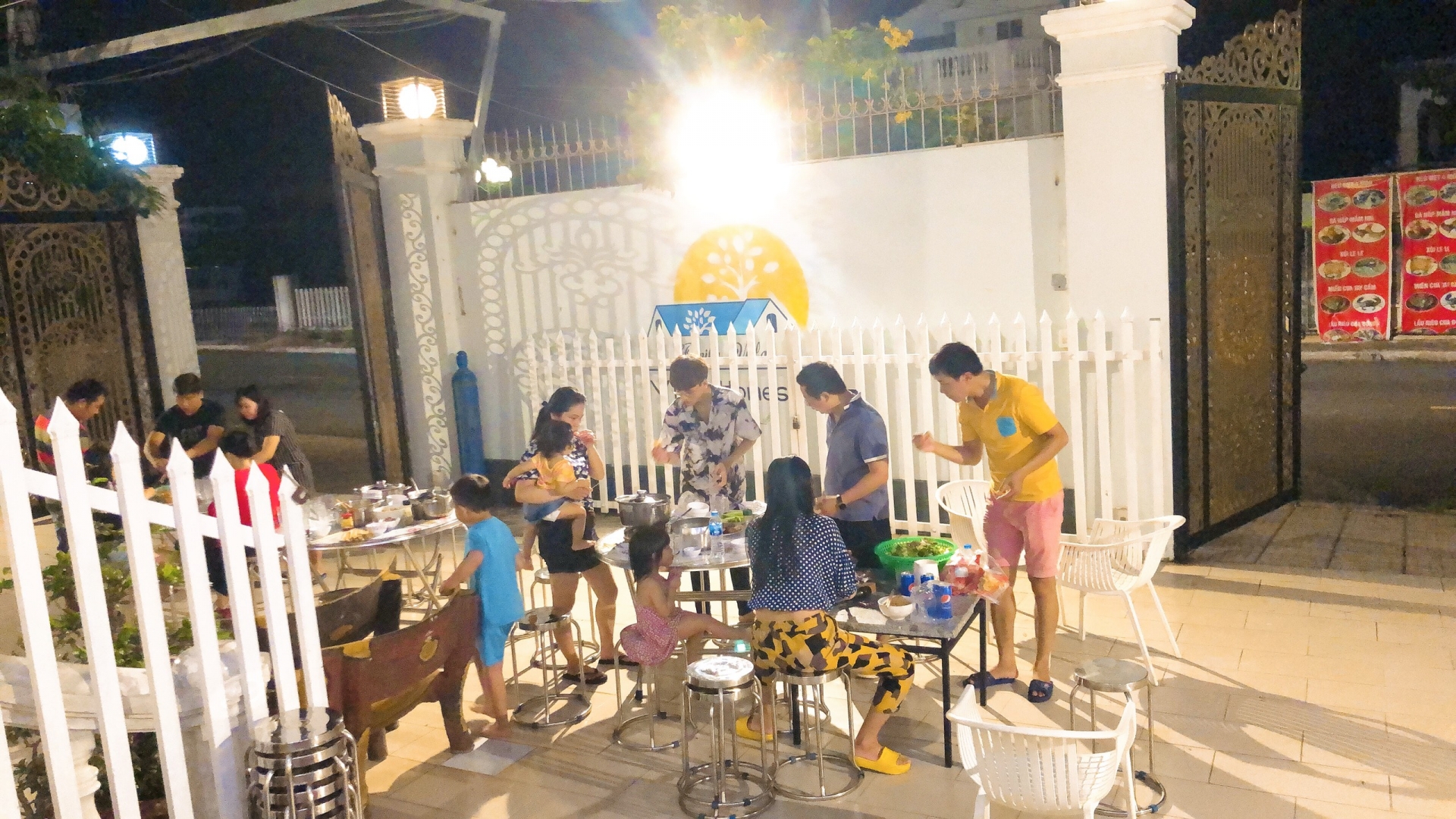 Vi vu đó đây mà không sợ lây Covid-19! Vi vu đó đây mà không sợ lây Covid 19!