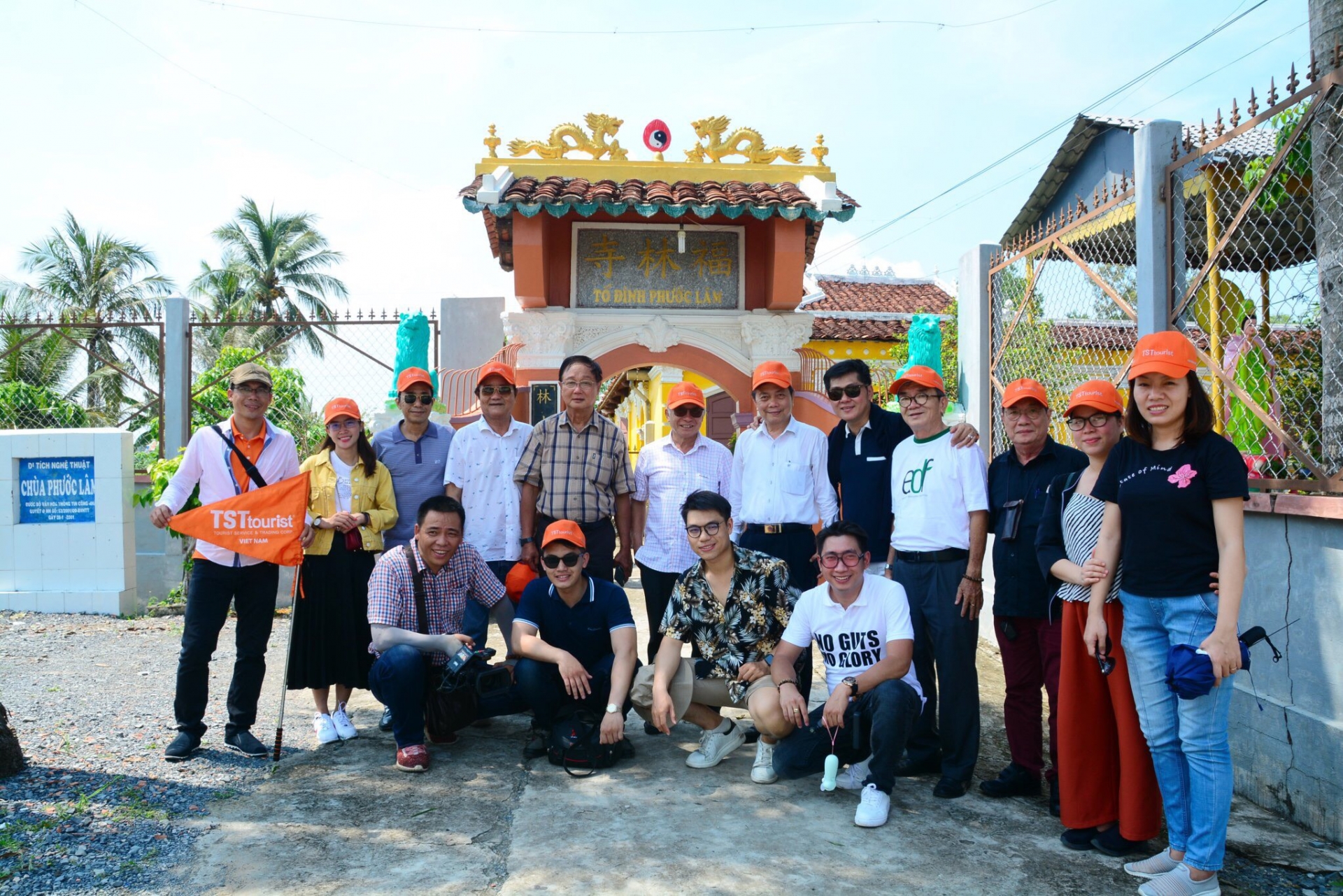 Vi vu đó đây mà không sợ lây Covid-19! Vi vu đó đây mà không sợ lây Covid 19!