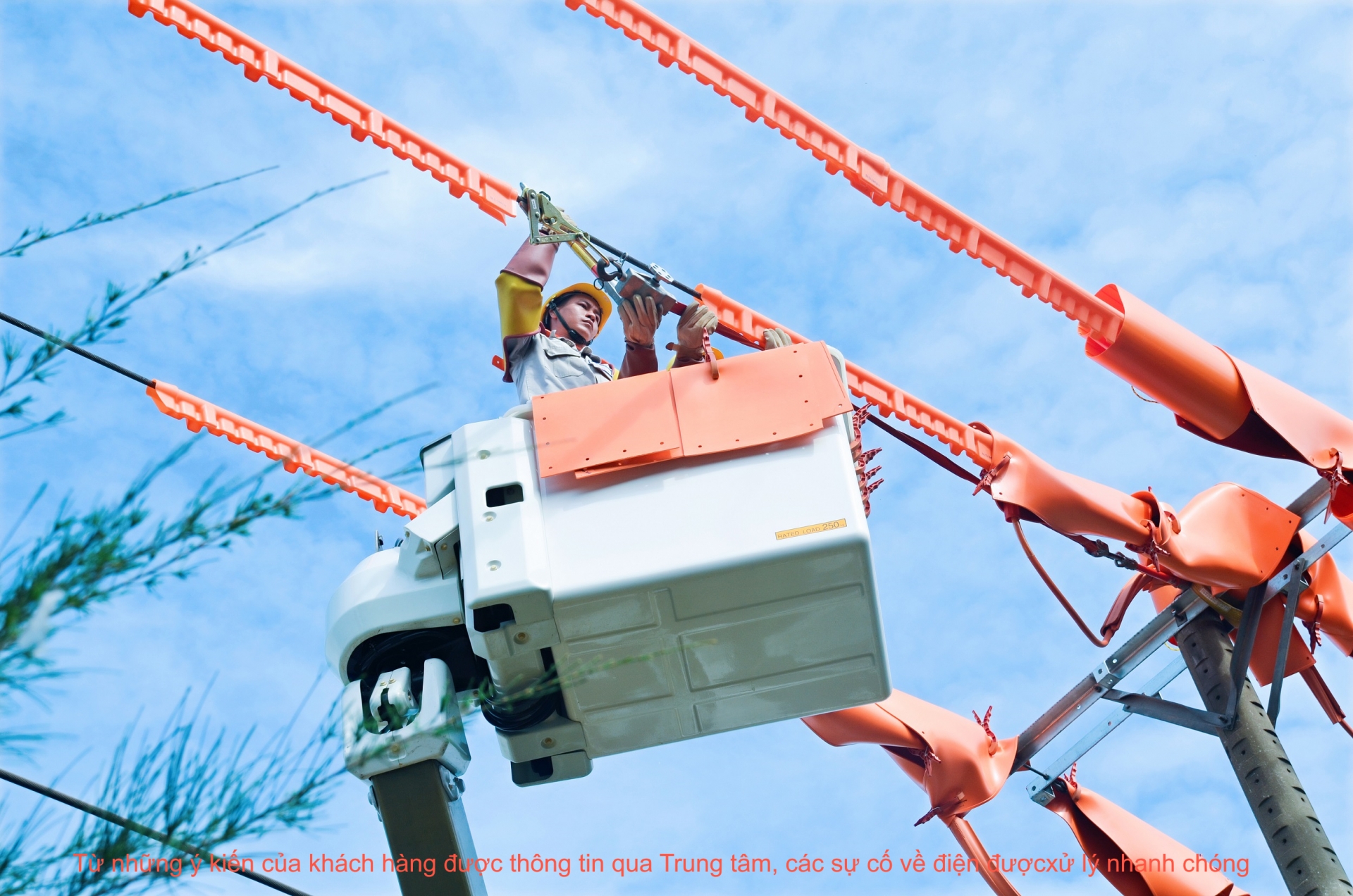 Hướng về miền Trung là hoạt động tri ân khách hàng của ngành Điện miền Nam