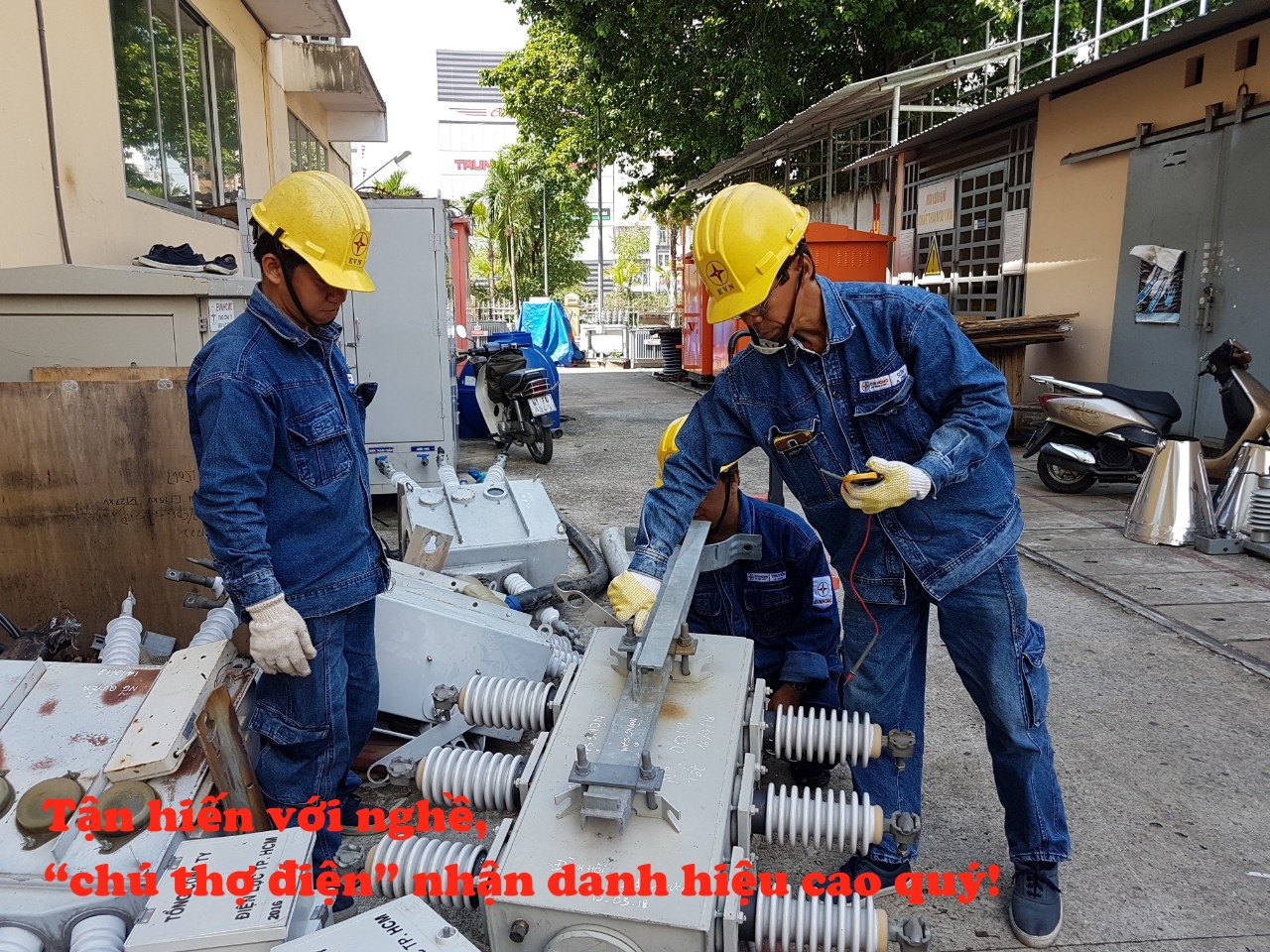 Tận hiến với nghề, “chú thợ điện” nhận danh hiệu cao quý! Tận hiến với nghề, “chú thợ điện” nhận danh hiệu cao quý!