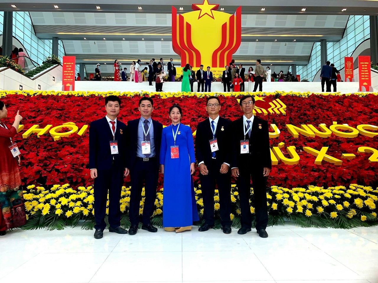 Tận hiến với nghề, “chú thợ điện” nhận danh hiệu cao quý!