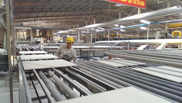 Chăm con, lo việc nhà để vợ yên tâm tăng ca làm thêm giờ Chăm con, lo việc nhà để vợ yên tâm tăng ca làm thêm giờ