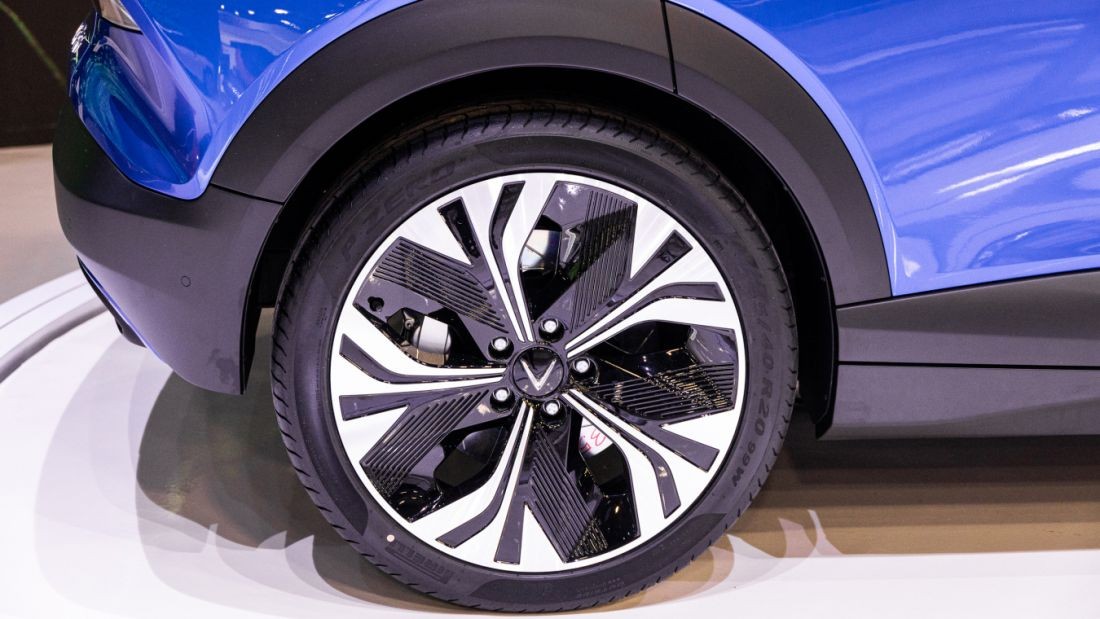 VF6 - SUV điện cỡ B gây ấn tượng màn hình giải trí cỡ lớn