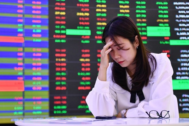 Thị trường chứng khoán tổn thương, ai chịu? Thị trường chứng khoán tổn thương, ai chịu?