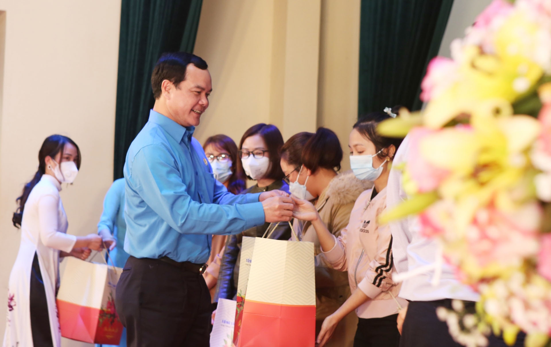 Chủ tịch Tổng LĐLĐ Việt Nam thăm và chúc tết LĐLĐ tỉnh Điện Biên