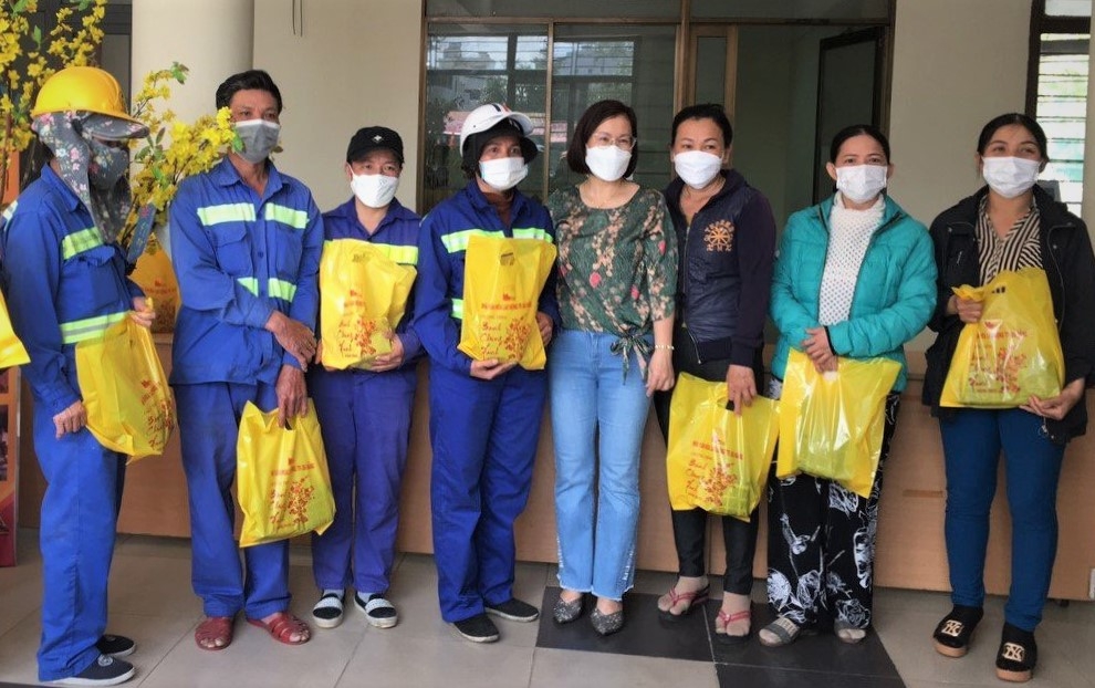 Nhà Văn hóa Lao động TP Đà Nẵng: Trao 800 chiếc bánh chưng cho công nhân lao động Nhà Văn hóa Lao động TP Đà Nẵng: Trao 800 chiếc bánh chưng cho công nhân lao động