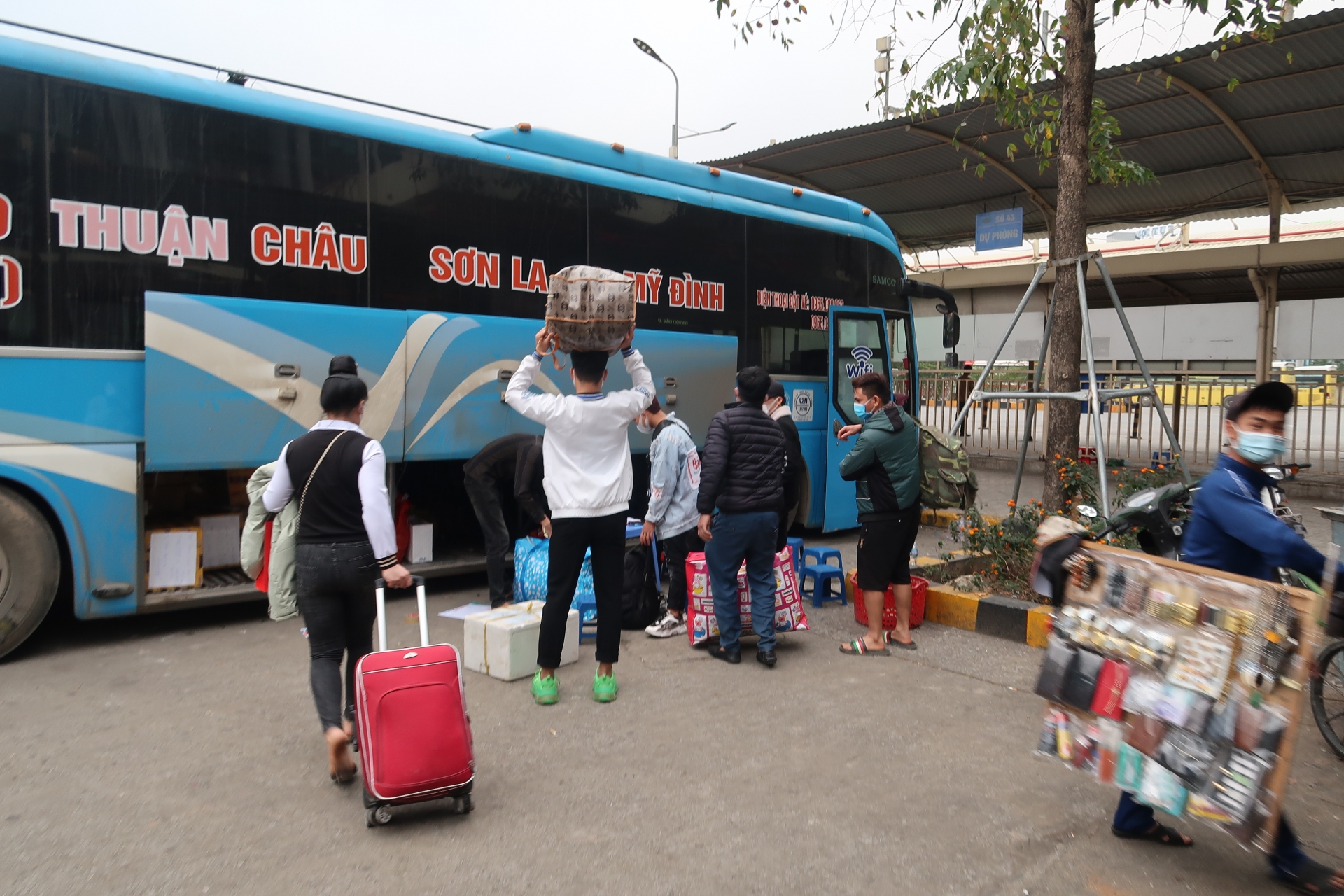 Bị giữ tiền lương, công nhân về quê đón Tết trong lo lắng