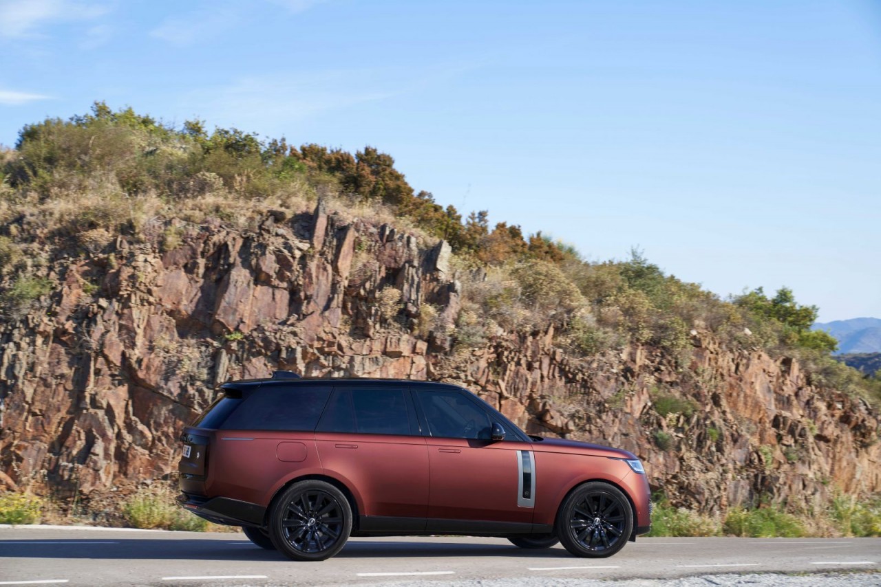 Range Rover SV LWB 2022 nhận đặt hàng tại Việt Nam, giá gần 24 tỷ đồng Range Rover SV LWB 2022 nhận đặt hàng tại Việt Nam, giá gần 24 tỷ đồng
