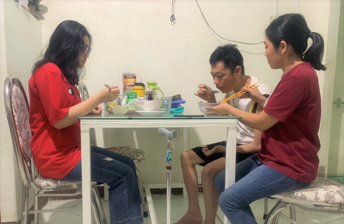 “Từ ngày anh bị tai nạn, tất cả trở về con số không, nhưng tôi không tuyệt vọng” “Từ ngày anh bị tai nạn, tất cả trở về con số không, nhưng tôi không tuyệt vọng”