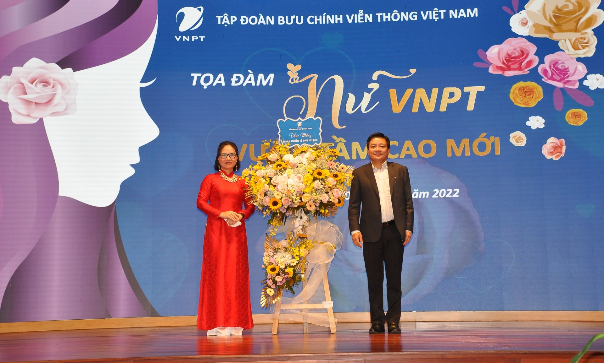 Công đoàn VNPT tổ chức tọa đàm "Nữ VNPT – Vươn tầm cao mới" Công đoàn VNPT tổ chức tọa đàm "Nữ VNPT – Vươn tầm cao mới"
