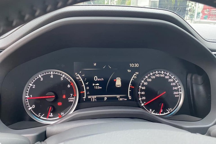 Toyota Land Cruiser LC300 chạy 13.000 km bán đắt hơn xe mới Toyota Land Cruiser LC300 chạy 13.000 km bán đắt hơn xe mới