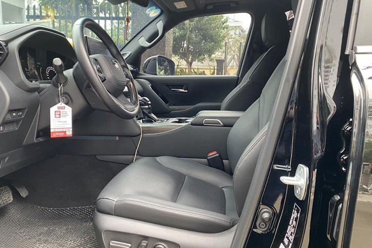 Toyota Land Cruiser LC300 chạy 13.000 km bán đắt hơn xe mới Toyota Land Cruiser LC300 chạy 13.000 km bán đắt hơn xe mới