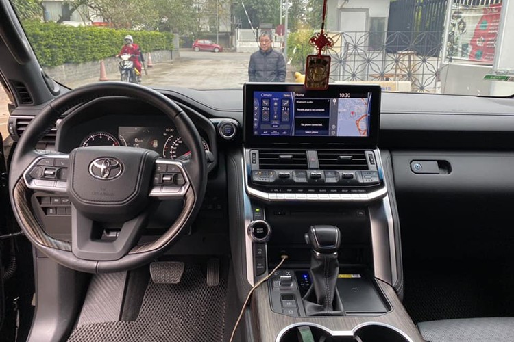 Toyota Land Cruiser LC300 chạy 13.000 km bán đắt hơn xe mới Toyota Land Cruiser LC300 chạy 13.000 km bán đắt hơn xe mới