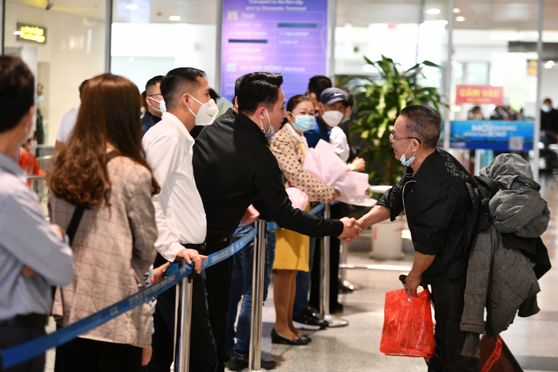 Sun Group, Vietnam Airlines triển khai 2 chuyến bay đưa người Việt tại Ukraine về nước