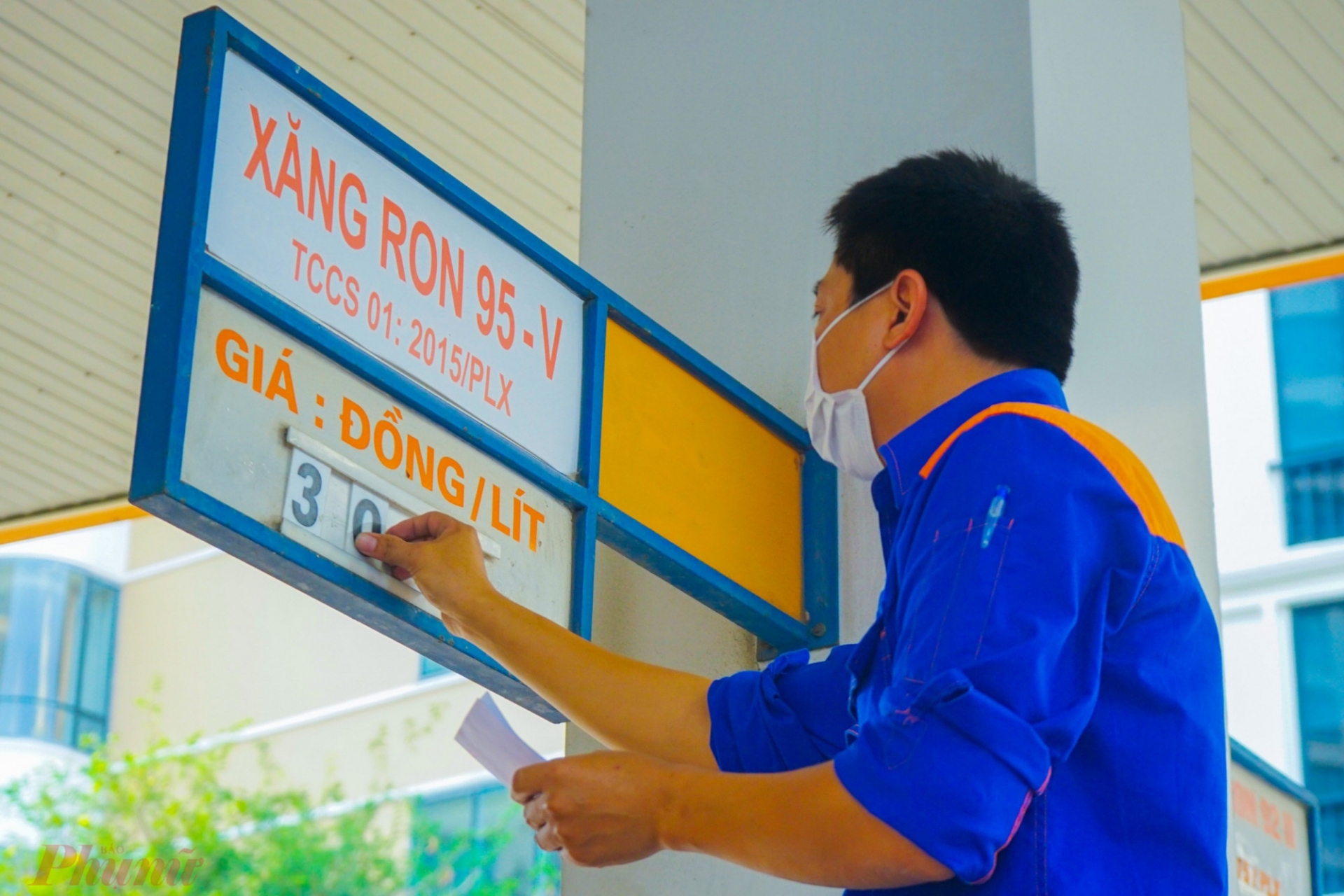 Giá xăng tăng và những vấn đề nóng hổi Giá xăng tăng và những vấn đề nóng hổi