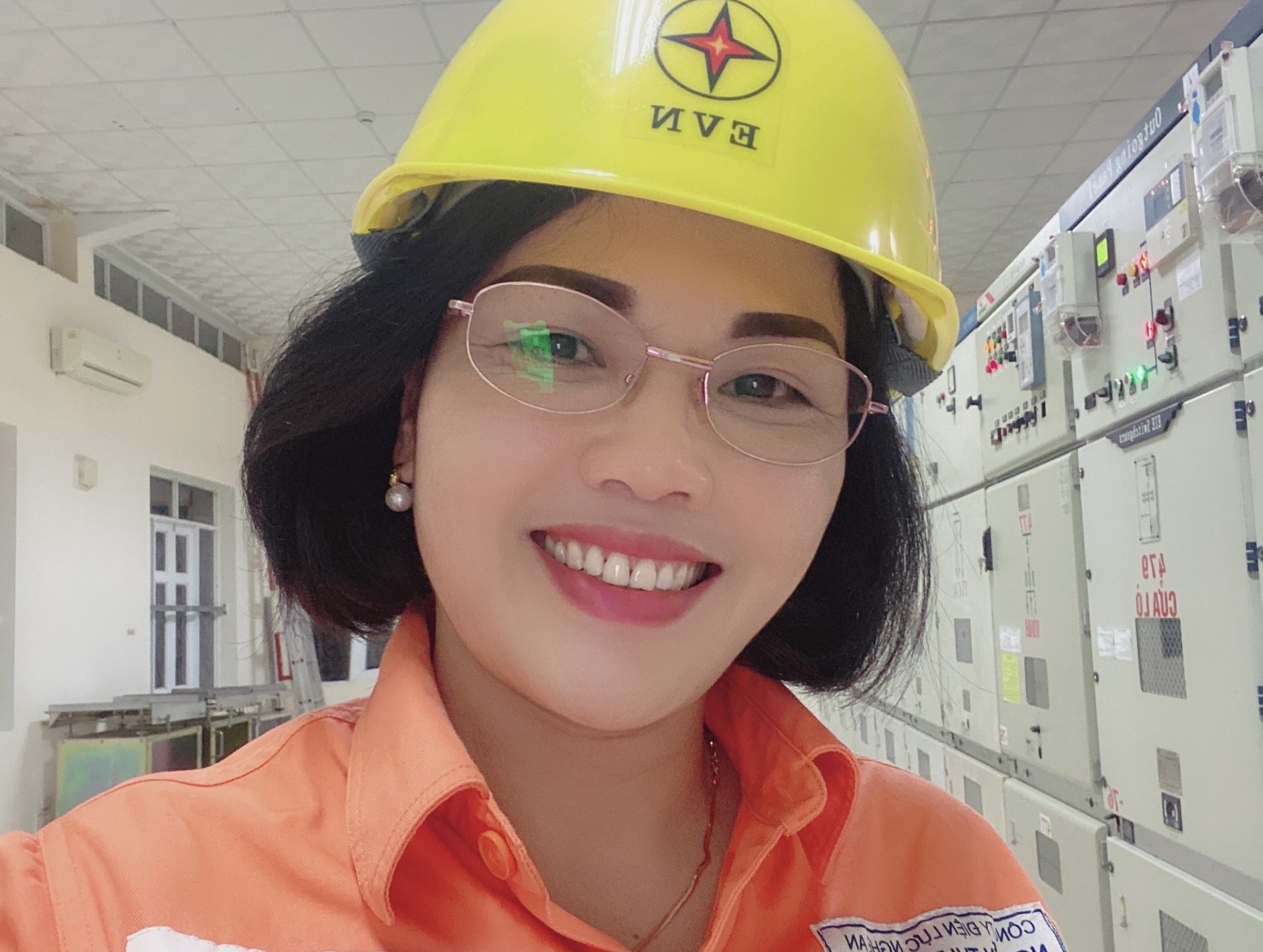 Người cán bộ công đoàn tình nguyện san sẻ khó khăn với đồng nghiệp Người cán bộ công đoàn tình nguyện san sẻ khó khăn với đồng nghiệp