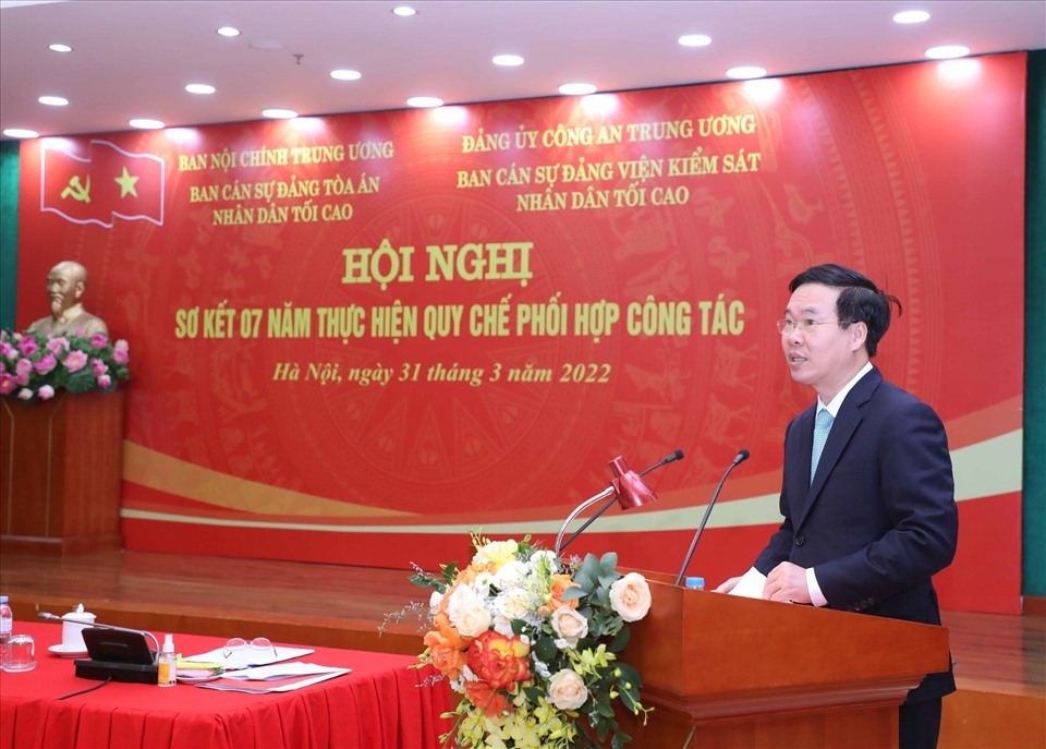 Chống tham nhũng: 