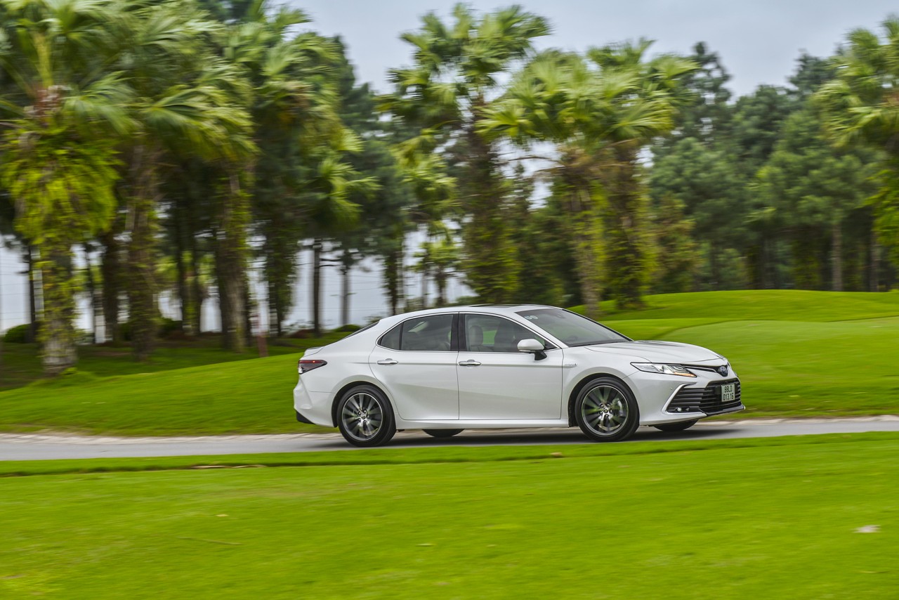Toyota Camry 2.5HV Hybrid – Tiệm cận xe sang Toyota Camry 2.5HV Hybrid – Tiệm cận xe sang