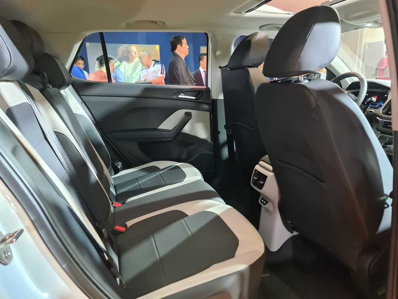 Volkswagen T-Cross ra mắt, giá từ 1,1 tỷ đồng