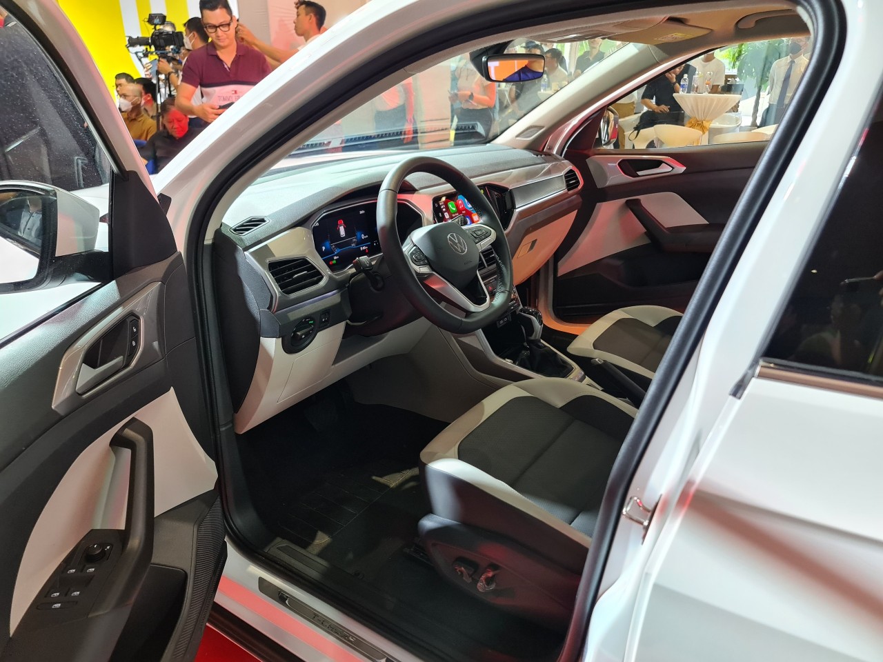 Volkswagen T-Cross ra mắt, giá từ 1,1 tỷ đồng