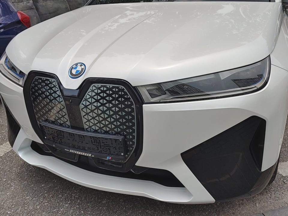 Xe điện BMW iX iDrive40 âm thầm xuất hiện tại Việt Nam Xe điện BMW iX iDrive40 âm thầm xuất hiện tại Việt Nam