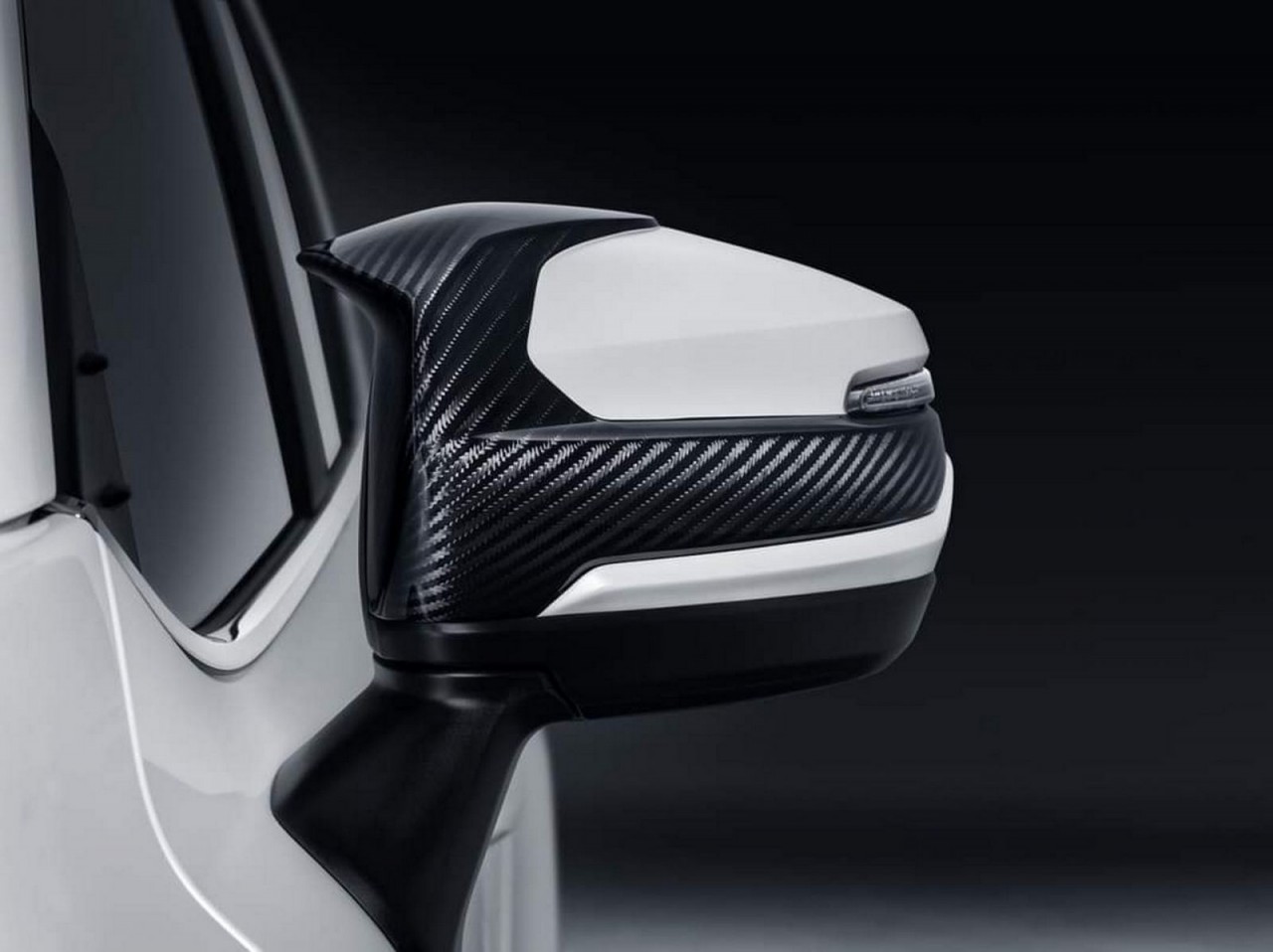 Toyota Land Cruiser 2022 độ thân rộng cực ngầu với các chi tiết bằng sợ carbon