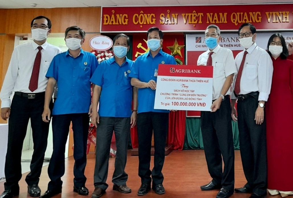 Hơn 6,1 tỉ đồng chăm lo phúc lợi cho đoàn viên, người lao động Hơn 6,1 tỉ đồng chăm lo phúc lợi cho đoàn viên, người lao động