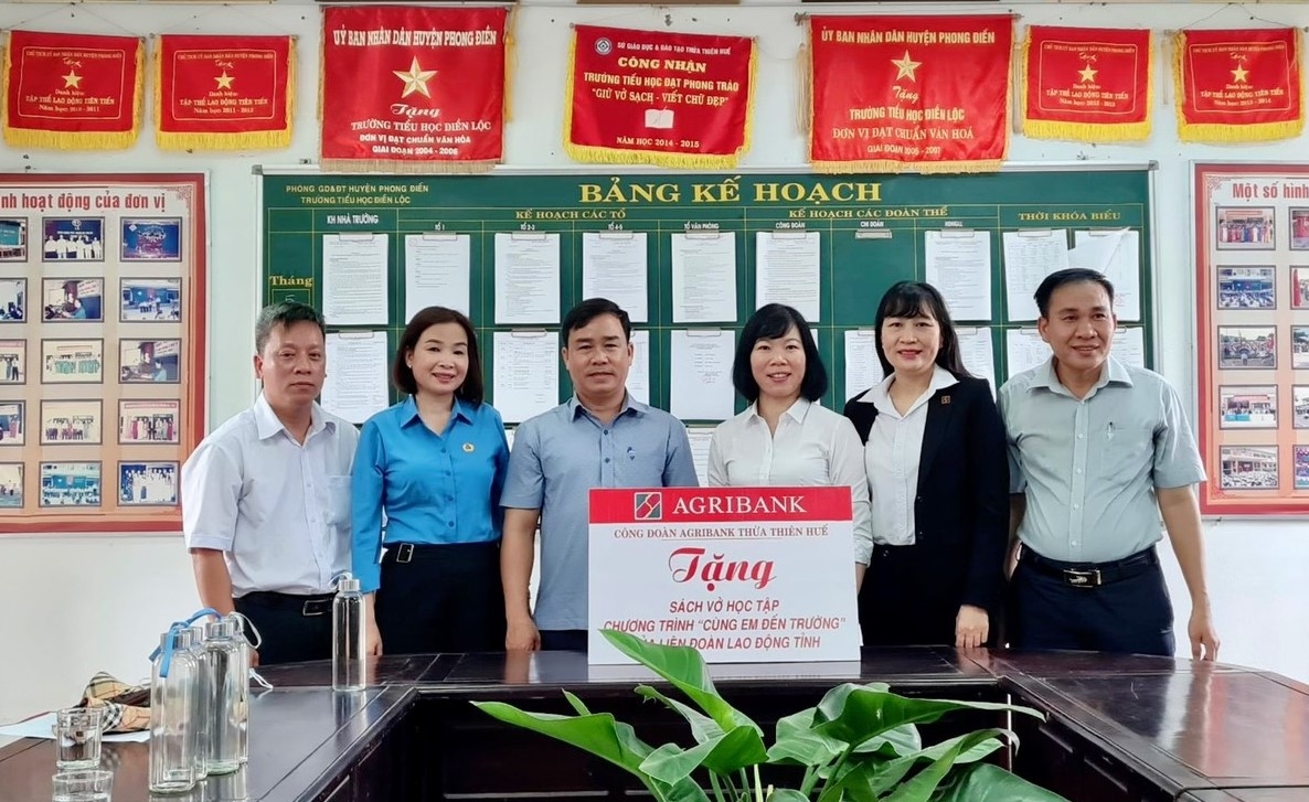Hơn 6,1 tỉ đồng chăm lo phúc lợi cho đoàn viên, người lao động Hơn 6,1 tỉ đồng chăm lo phúc lợi cho đoàn viên, người lao động